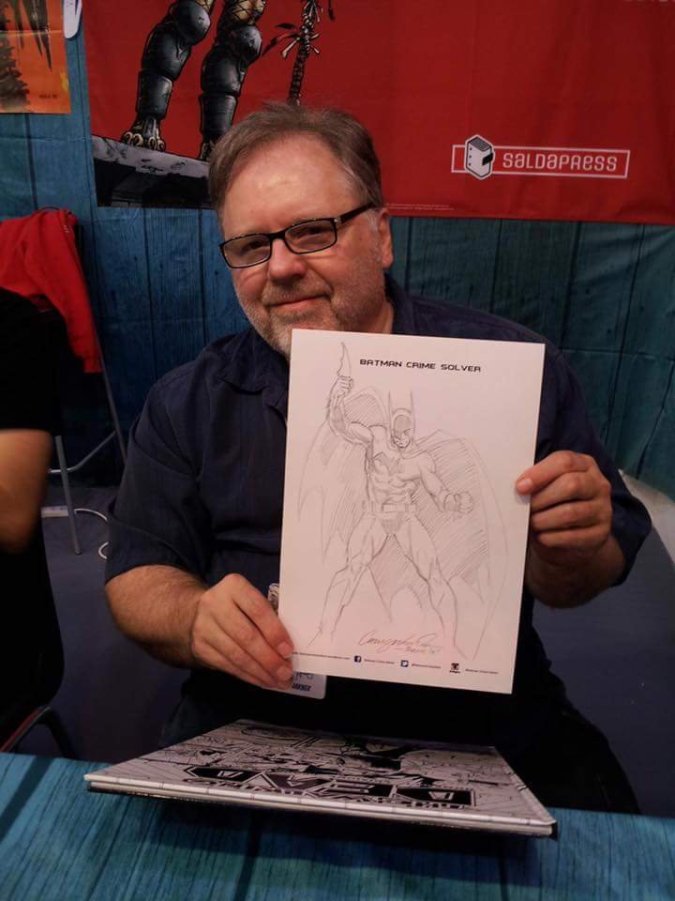 Chris Warner - Romics fonte: https://www.facebook.com/239457139451146/posts/2001421039921405/